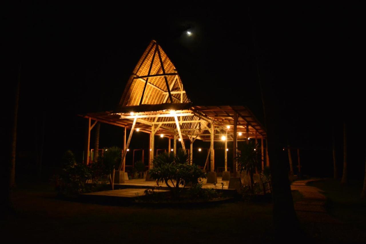 Sunari Beach Resort Selayar Matalalang Экстерьер фото