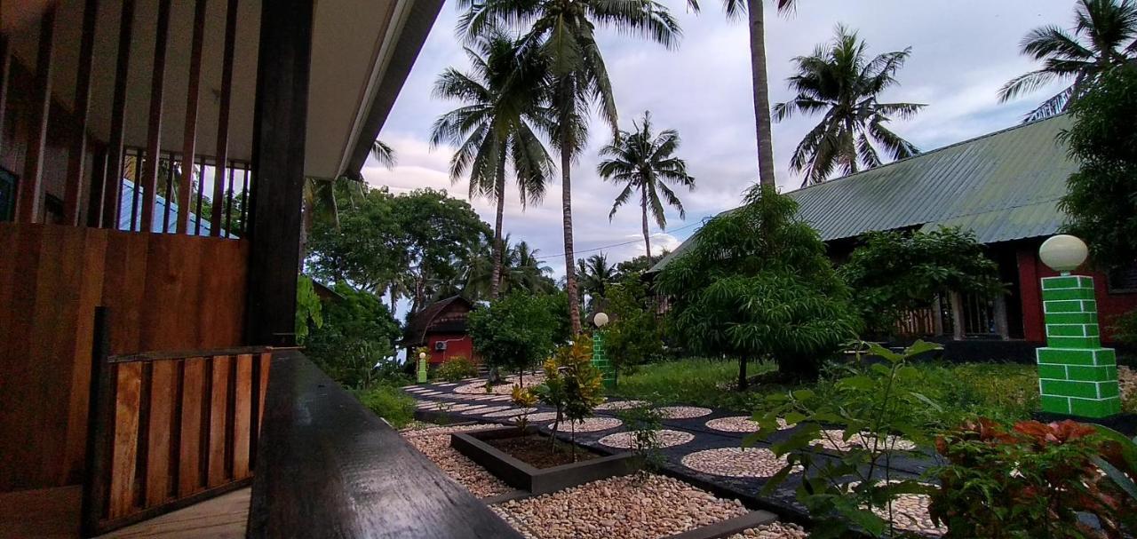 Sunari Beach Resort Selayar Matalalang Экстерьер фото